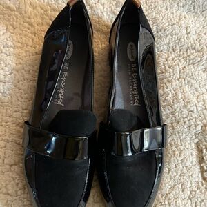 Dr. Scholls wedge loafer Size 8.5 med.  Patent leather/suede